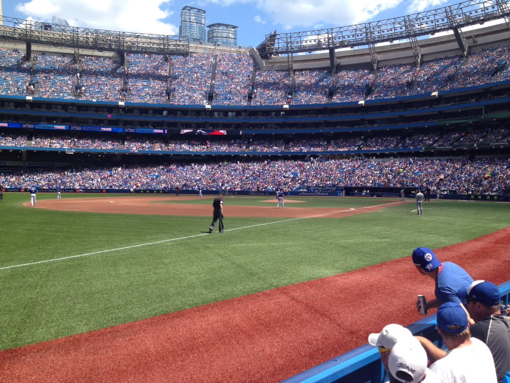 Photo of the Rogers Centre from the field level bases.